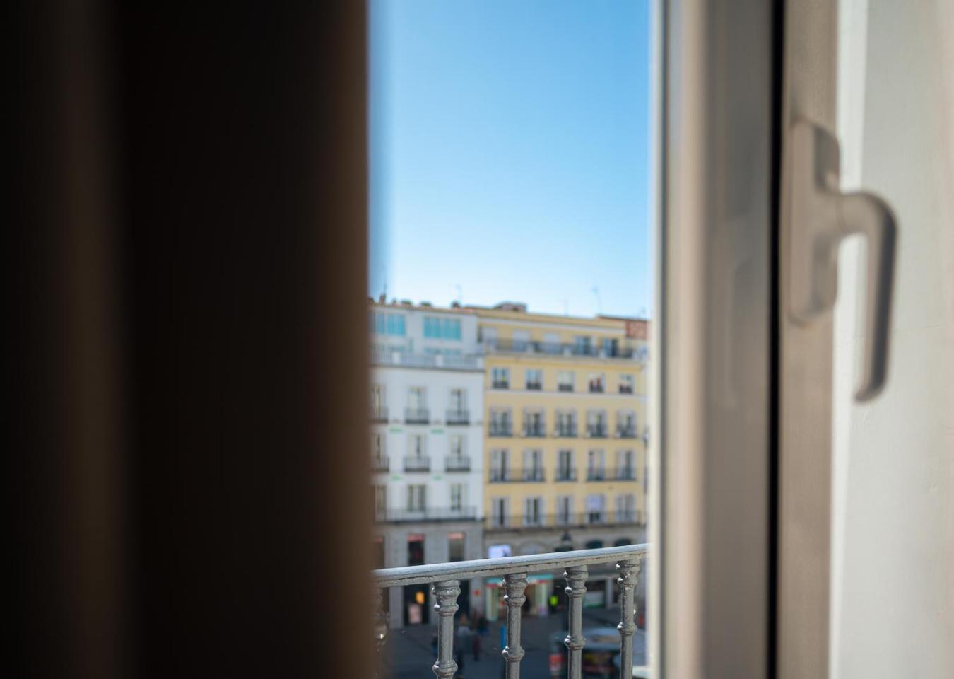 Luthia Puerta Del Sol Hostal *