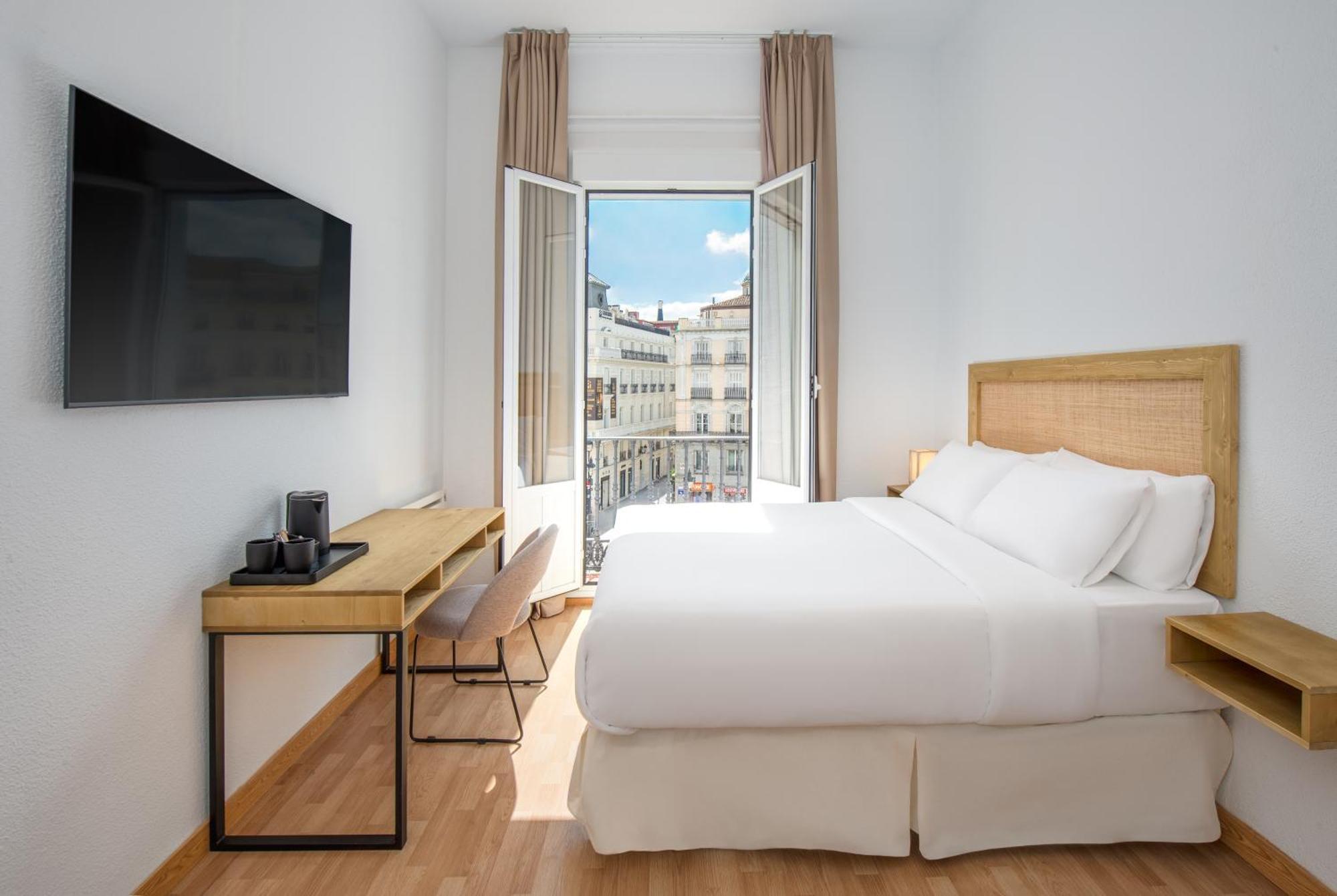 Hostal Luthia Puerta Del Sol *