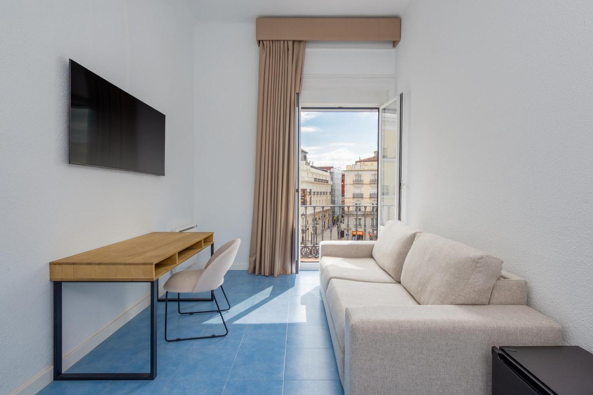 Luthia Puerta Del Sol Hostal *