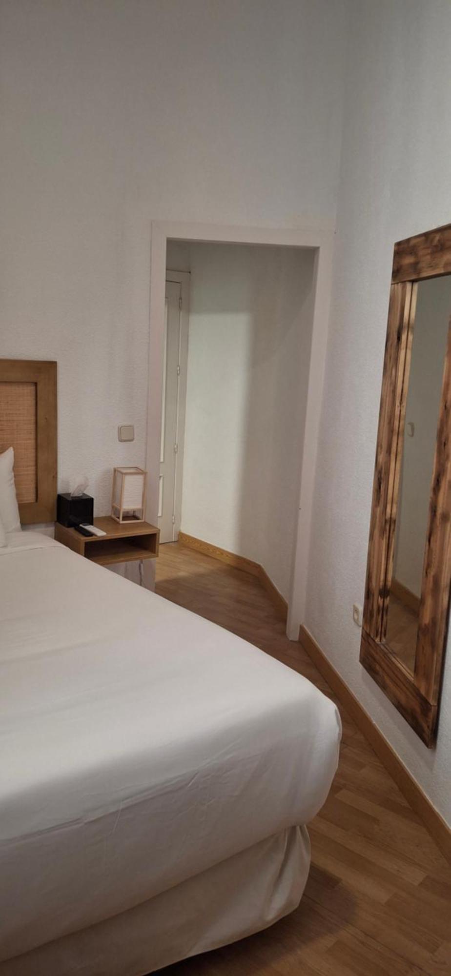 Hostal Luthia Puerta Del Sol