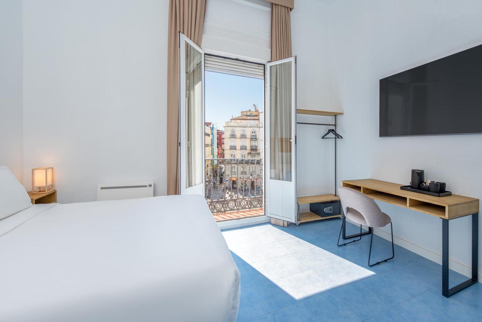 Hostal Luthia Puerta Del Sol *