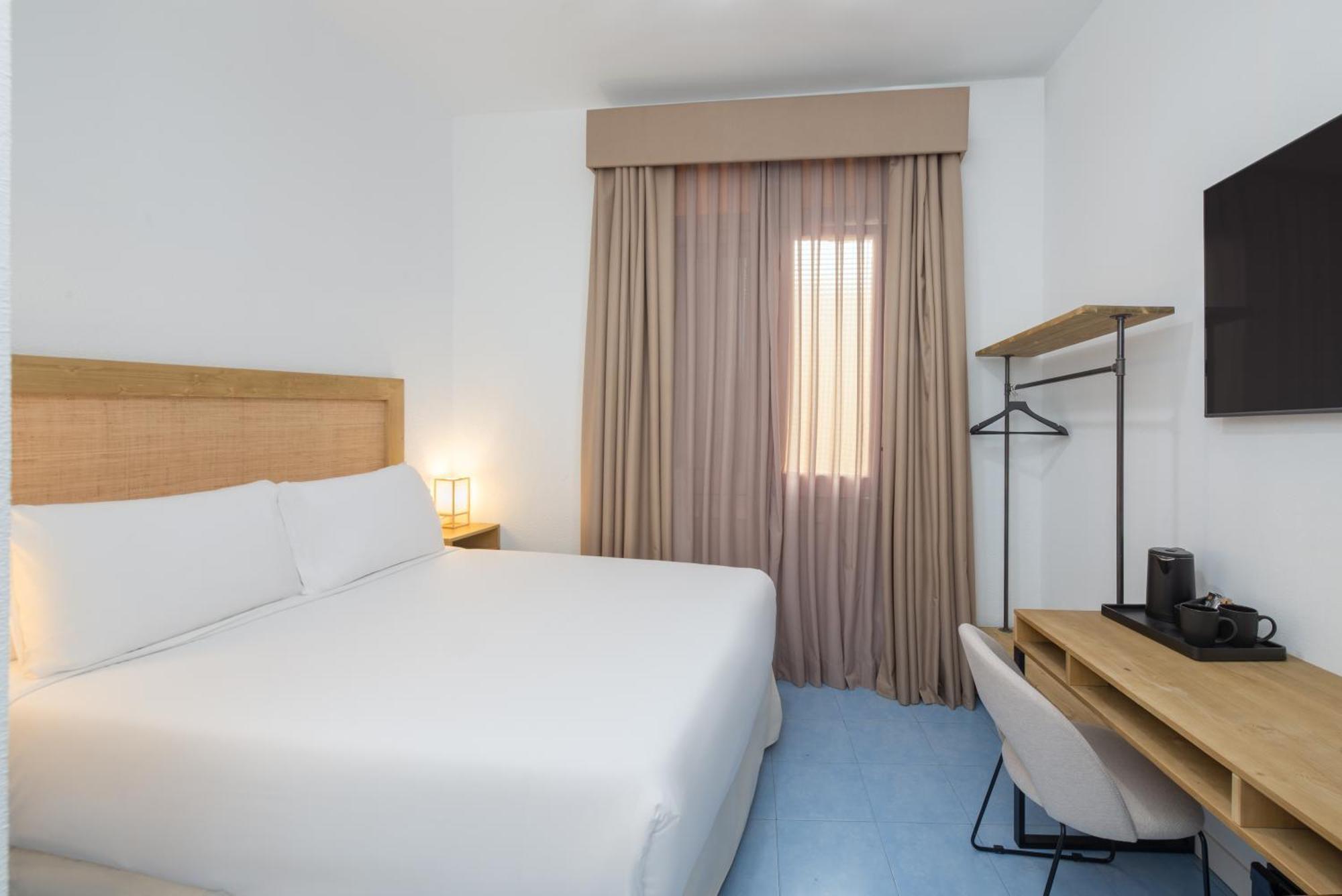 Hostal Luthia Puerta Del Sol Madrid