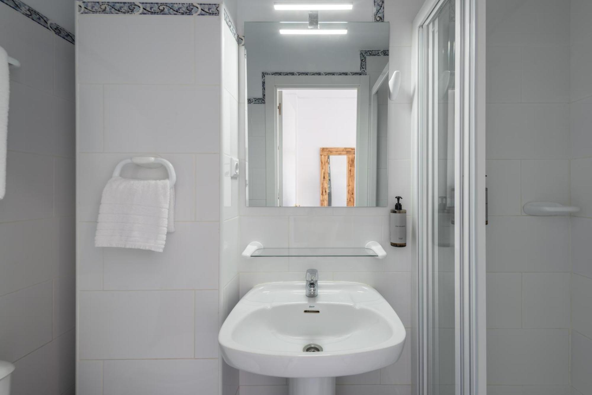 Luthia Puerta Del Sol Hostal Madrid